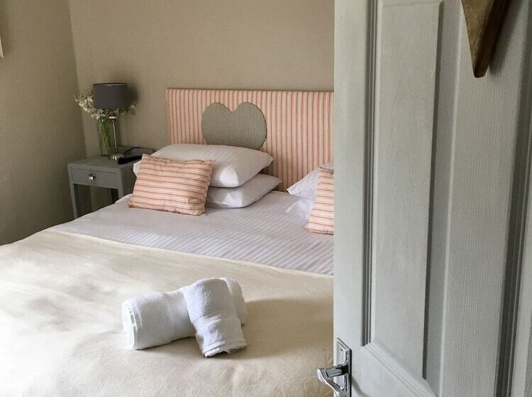 酒店 Coach And Horses Inn