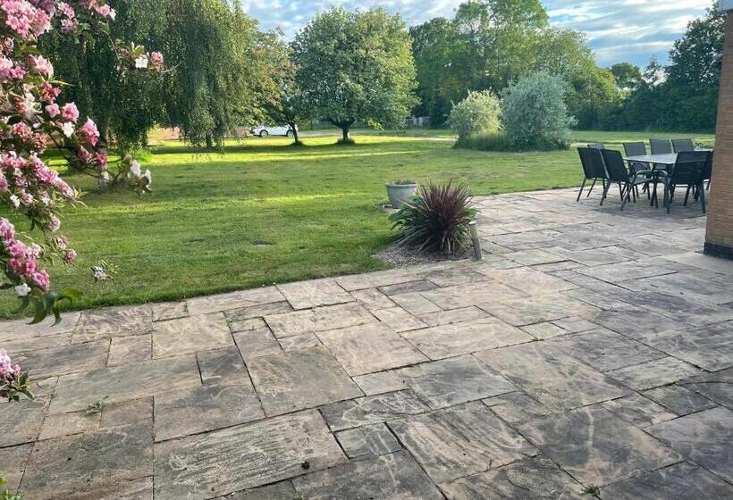 هتل Haymills Guesthouse