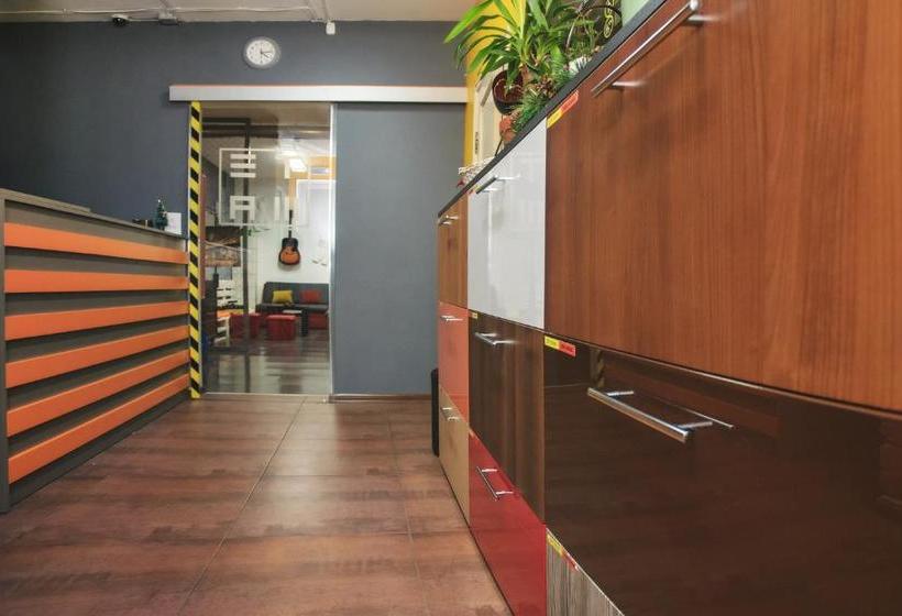 فندق Hostel Etazh