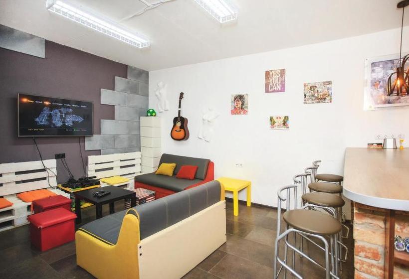 فندق Hostel Etazh