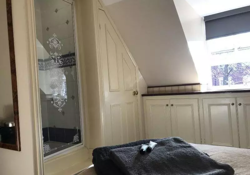 Quayside Hotel & Bar