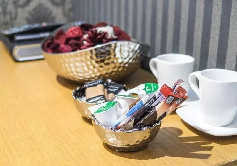 Quayside Hotel & Bar