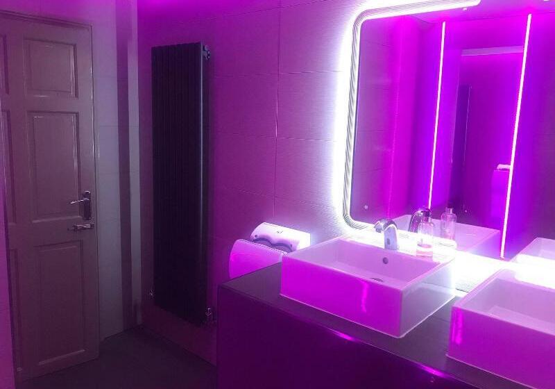 Quayside Hotel & Bar