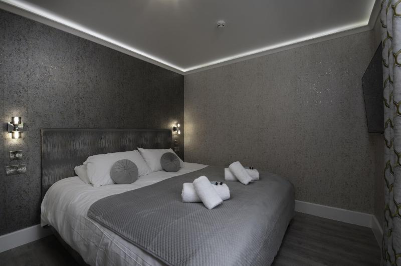 Quayside Hotel & Bar