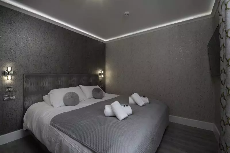 Quayside Hotel & Bar