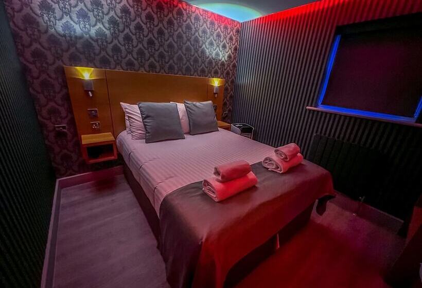 Quayside Hotel & Bar