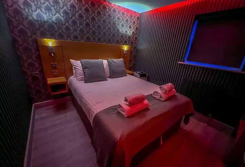 Quayside Hotel & Bar