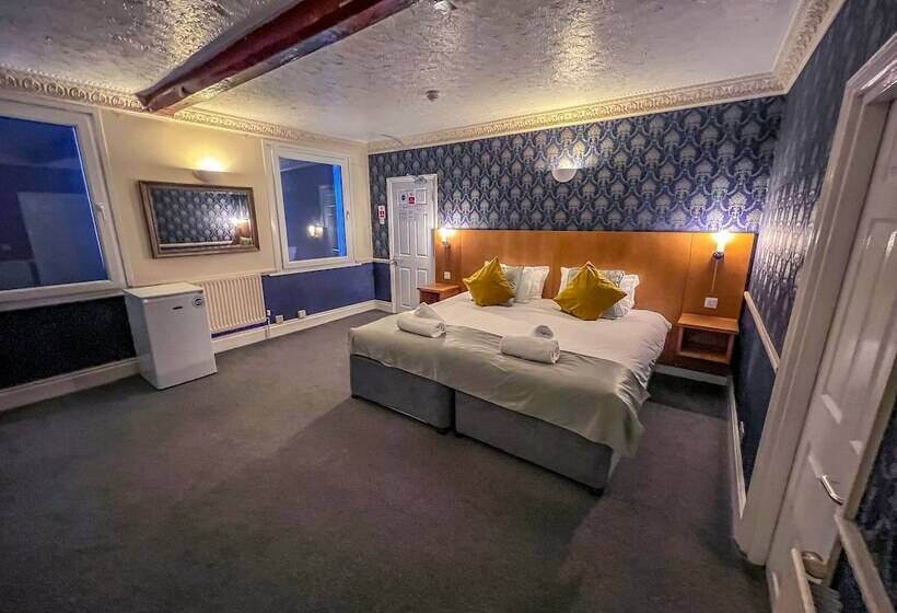 Quayside Hotel & Bar