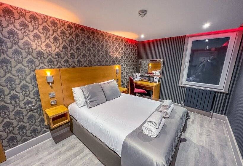 Quayside Hotel & Bar