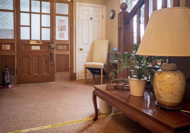 فندق Sandfield Guest House