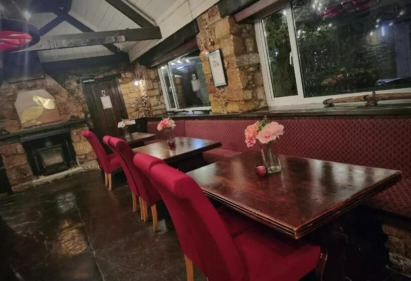 ホテル The Pelican Inn