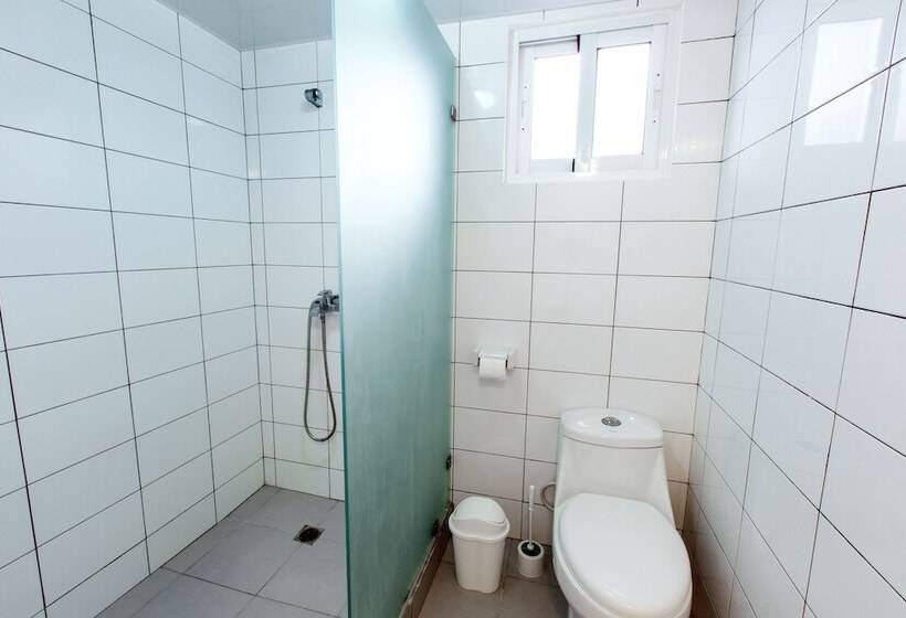 בית מלון כפרי Tropicana Suites Deluxe Beach Club & Pool