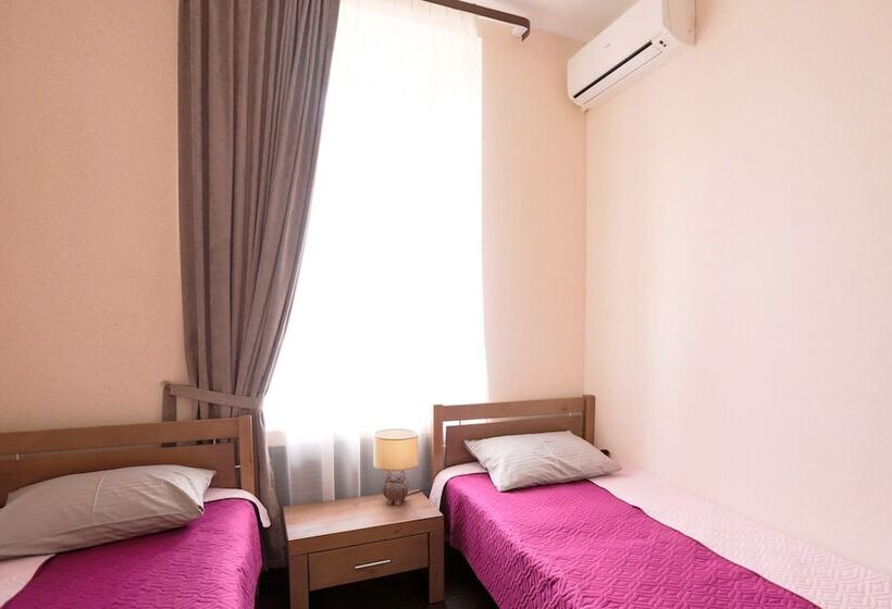 Отель Vladstar Inn Hostel