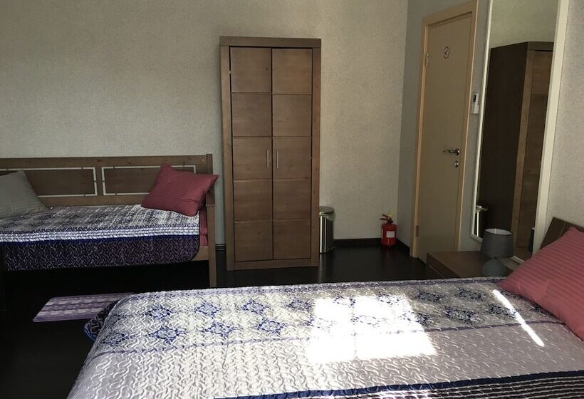 Отель Vladstar Inn Hostel