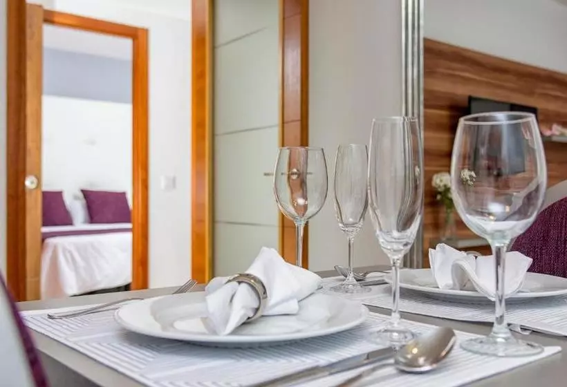 هتل Apartamentos Goodplaces Larios