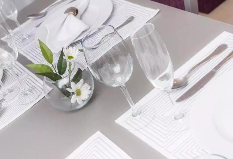 هتل Apartamentos Goodplaces Larios