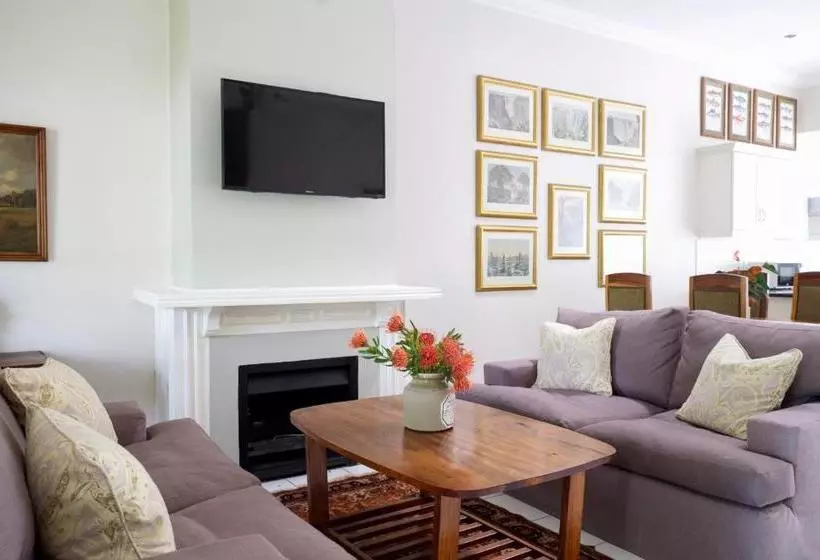 Hotelli Laurel Cottage
