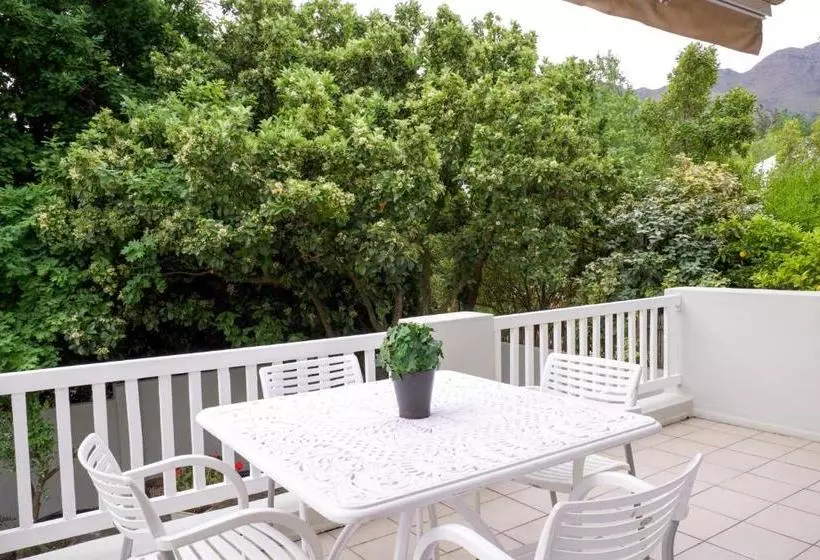 Hotelli Laurel Cottage