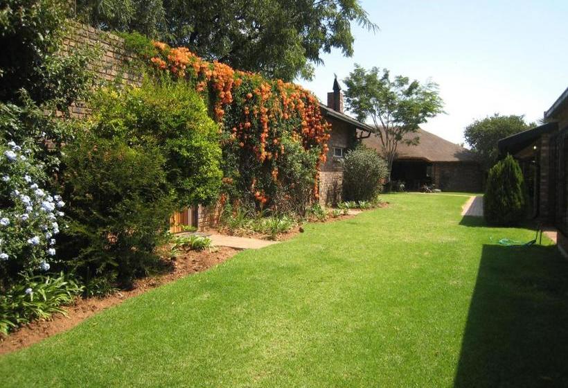 בית מלון כפרי Manor House