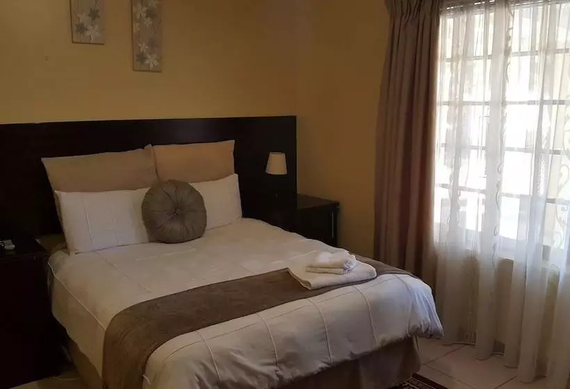 هتل Maranatha Guesthouse & Conference Centre