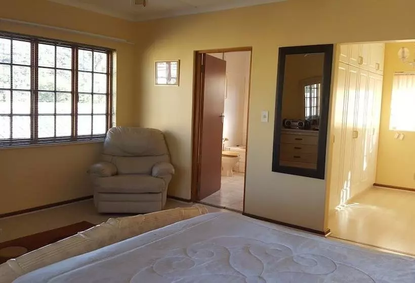هتل Maranatha Guesthouse & Conference Centre
