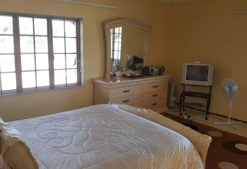 هتل Maranatha Guesthouse & Conference Centre