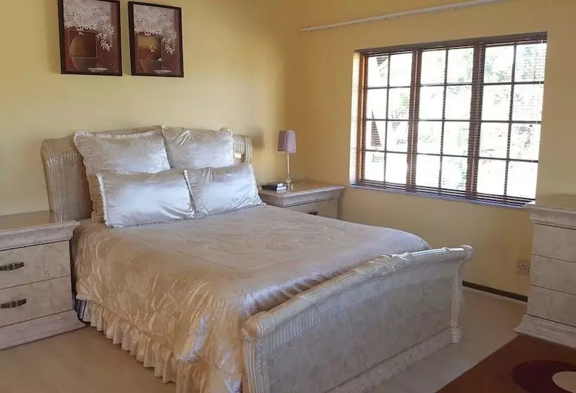هتل Maranatha Guesthouse & Conference Centre