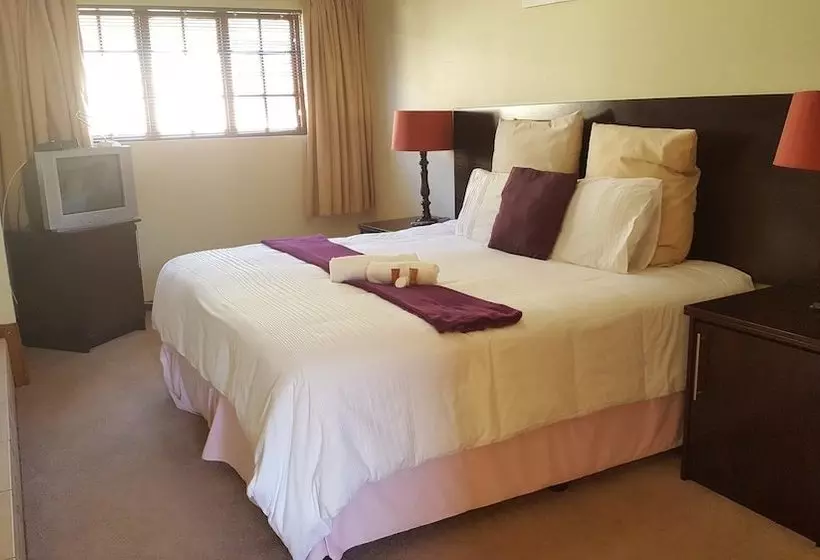 هتل Maranatha Guesthouse & Conference Centre