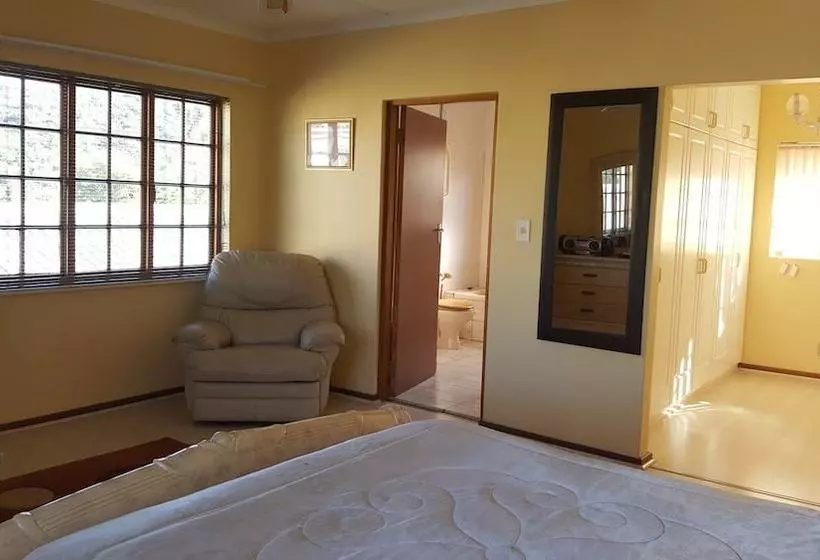 هتل Maranatha Guesthouse & Conference Centre