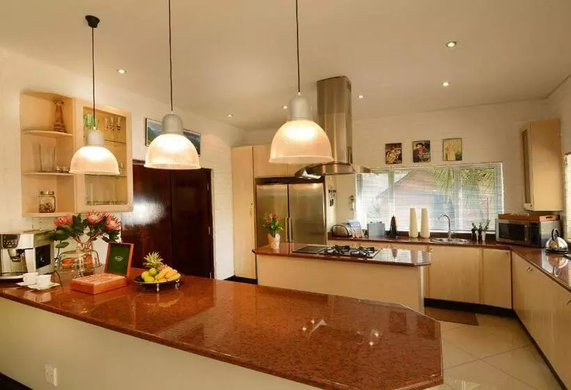 ホテル Sandown Guest House