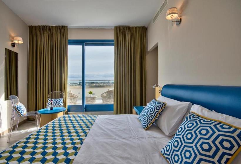 هتل The British Suites