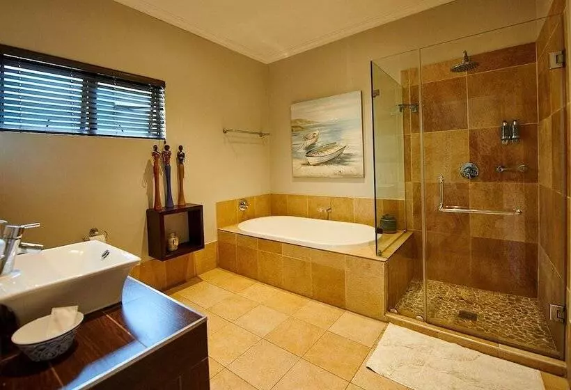 Hotelli The Hamptons Guest House