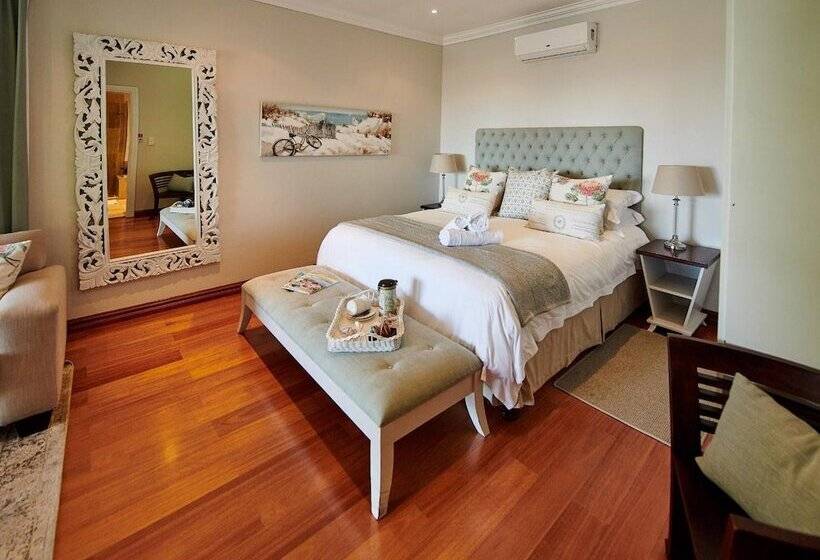 Отель The Hamptons Guest House