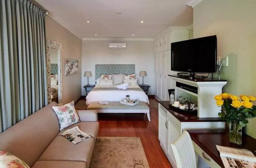 Hotelli The Hamptons Guest House