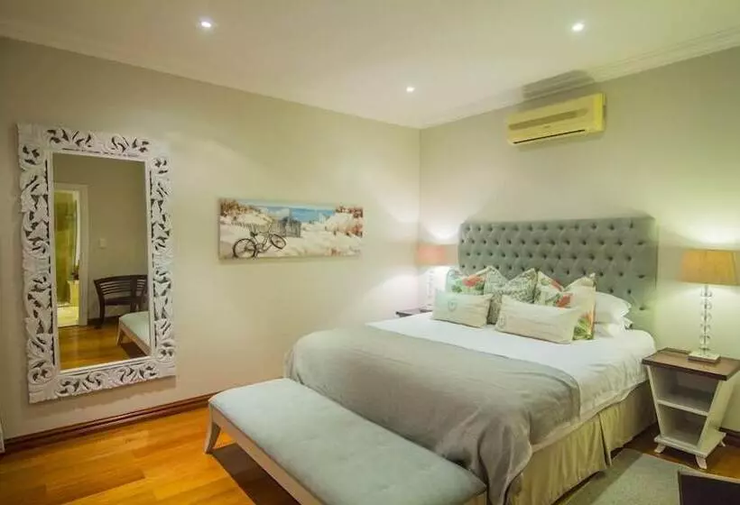 Hotelli The Hamptons Guest House