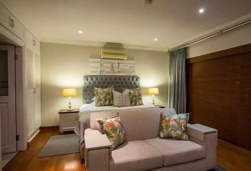 Hotelli The Hamptons Guest House