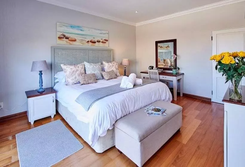 Hotelli The Hamptons Guest House