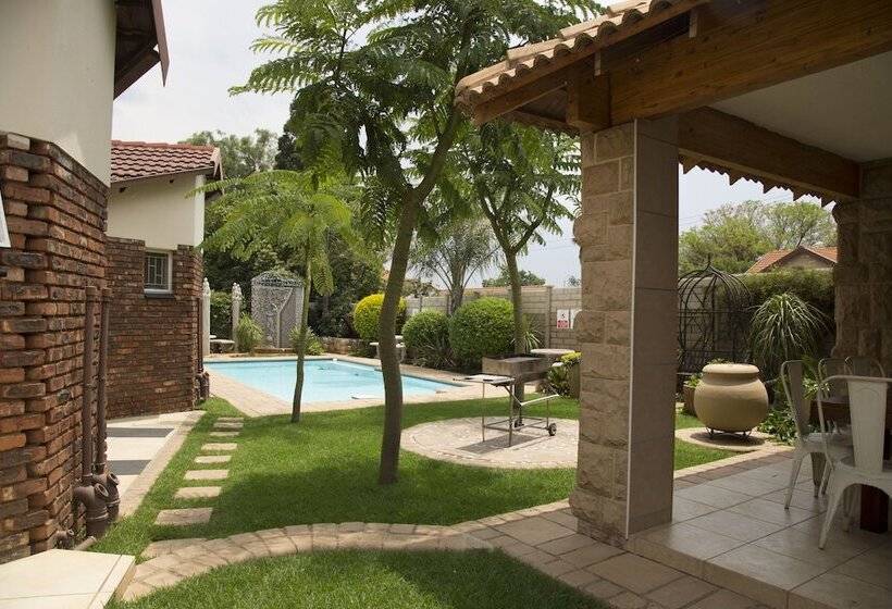 בית מלון כפרי Xaviera Guest House