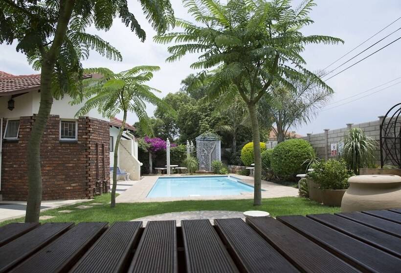 בית מלון כפרי Xaviera Guest House