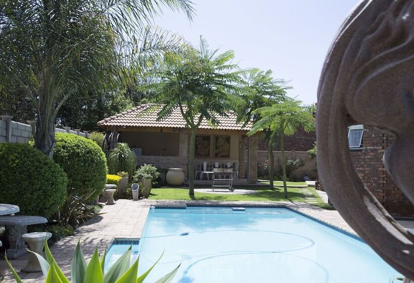 בית מלון כפרי Xaviera Guest House