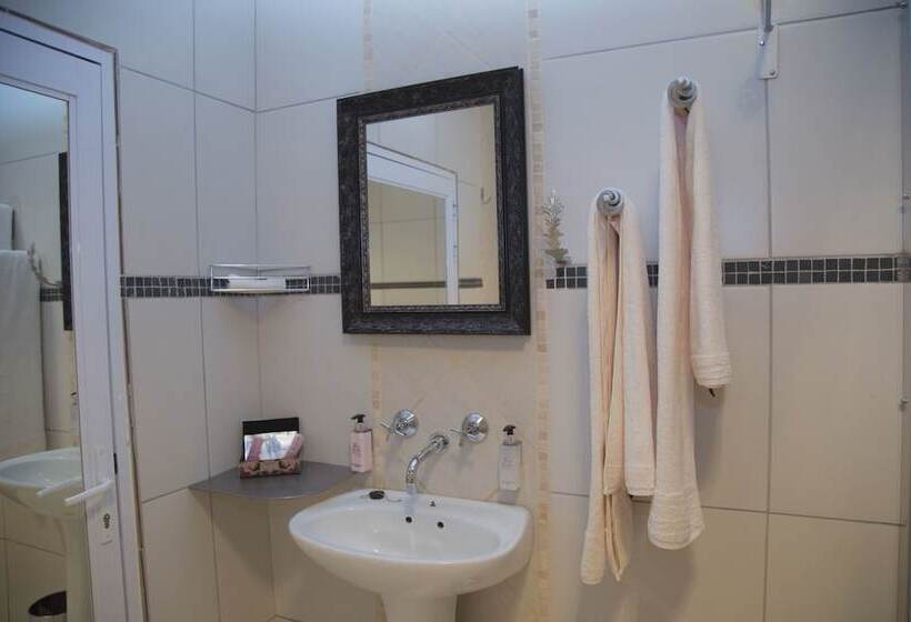 בית מלון כפרי Xaviera Guest House