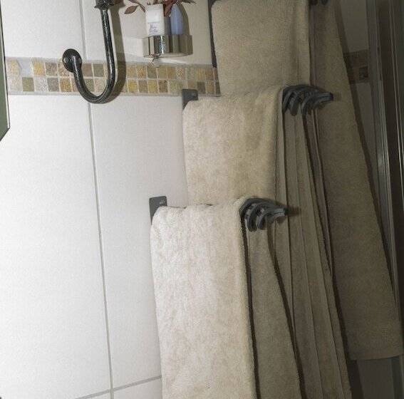 בית מלון כפרי Xaviera Guest House