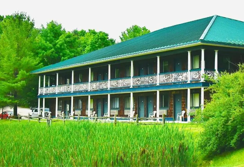 ユースホステル 4 Season Fun At Legend Cottage Inn