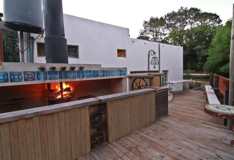 Hotel Hostel Punta Ballena Bar