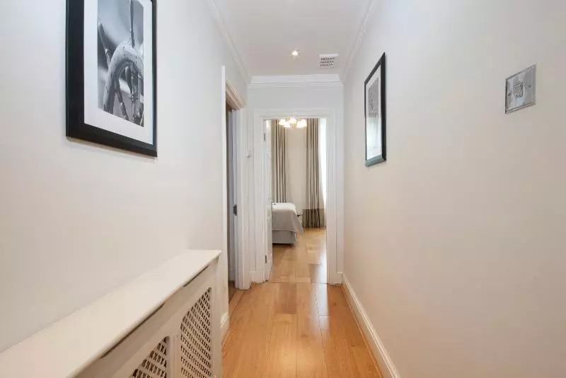 ホテル Queensgate Court