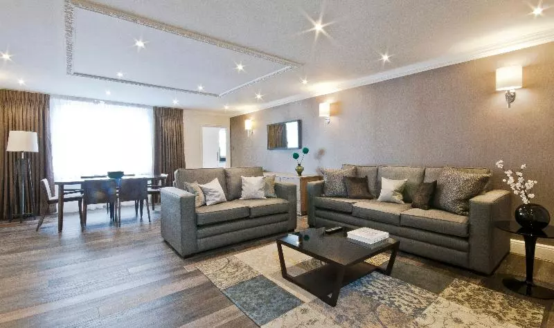 ホテル Queensgate Court