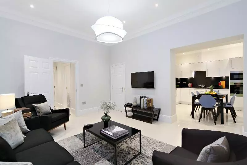 ホテル Queensgate Court