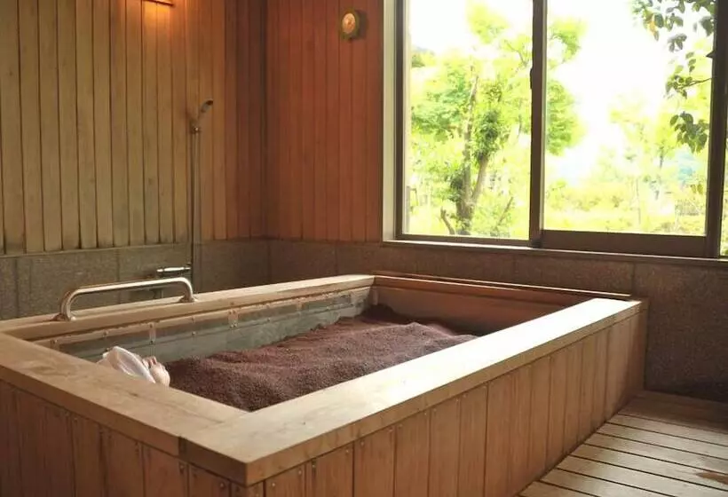 Hotelli Kamedake Onsen Tamaminesansou