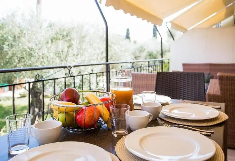 Olive Grove Poolside Apartments