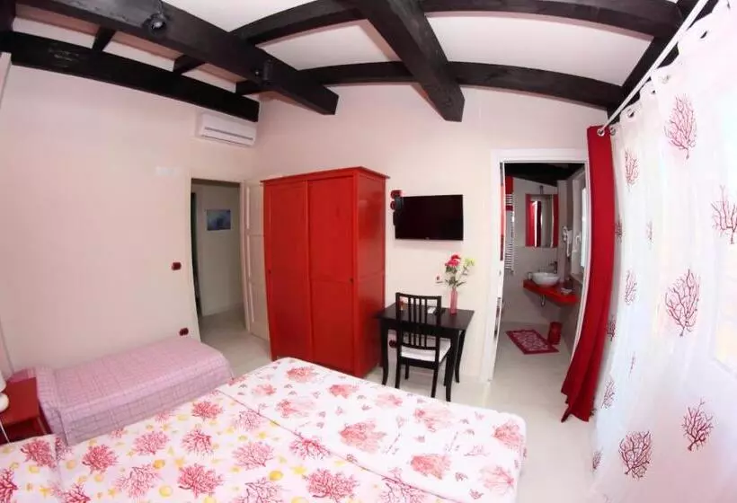 هتل B&b I Fiori Del Mare